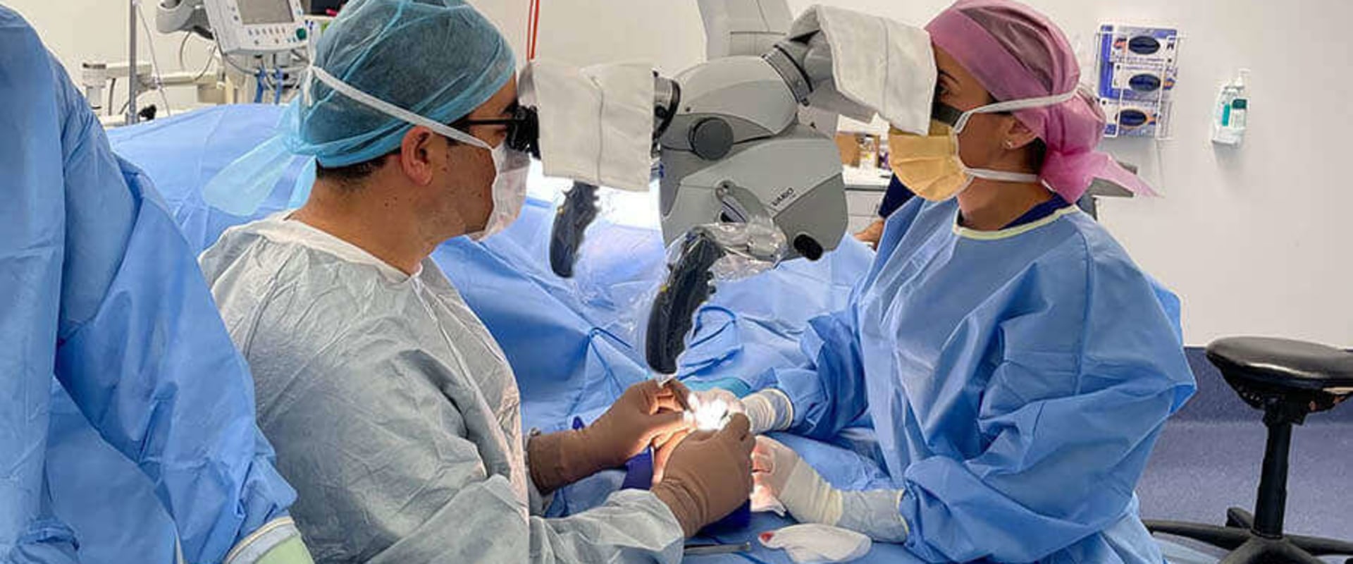 What is the difference between aesthetic surgeon and plastic surgeon?