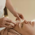 What is the difference between aesthetician and plastic surgeon?